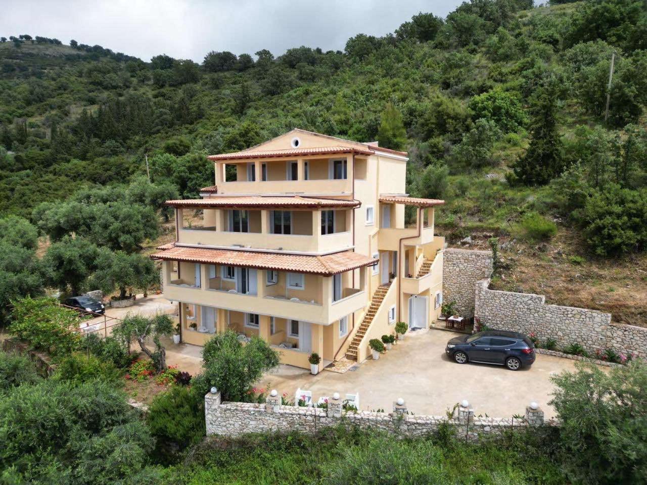 Nefeli'S Apartment Himare Exterior photo