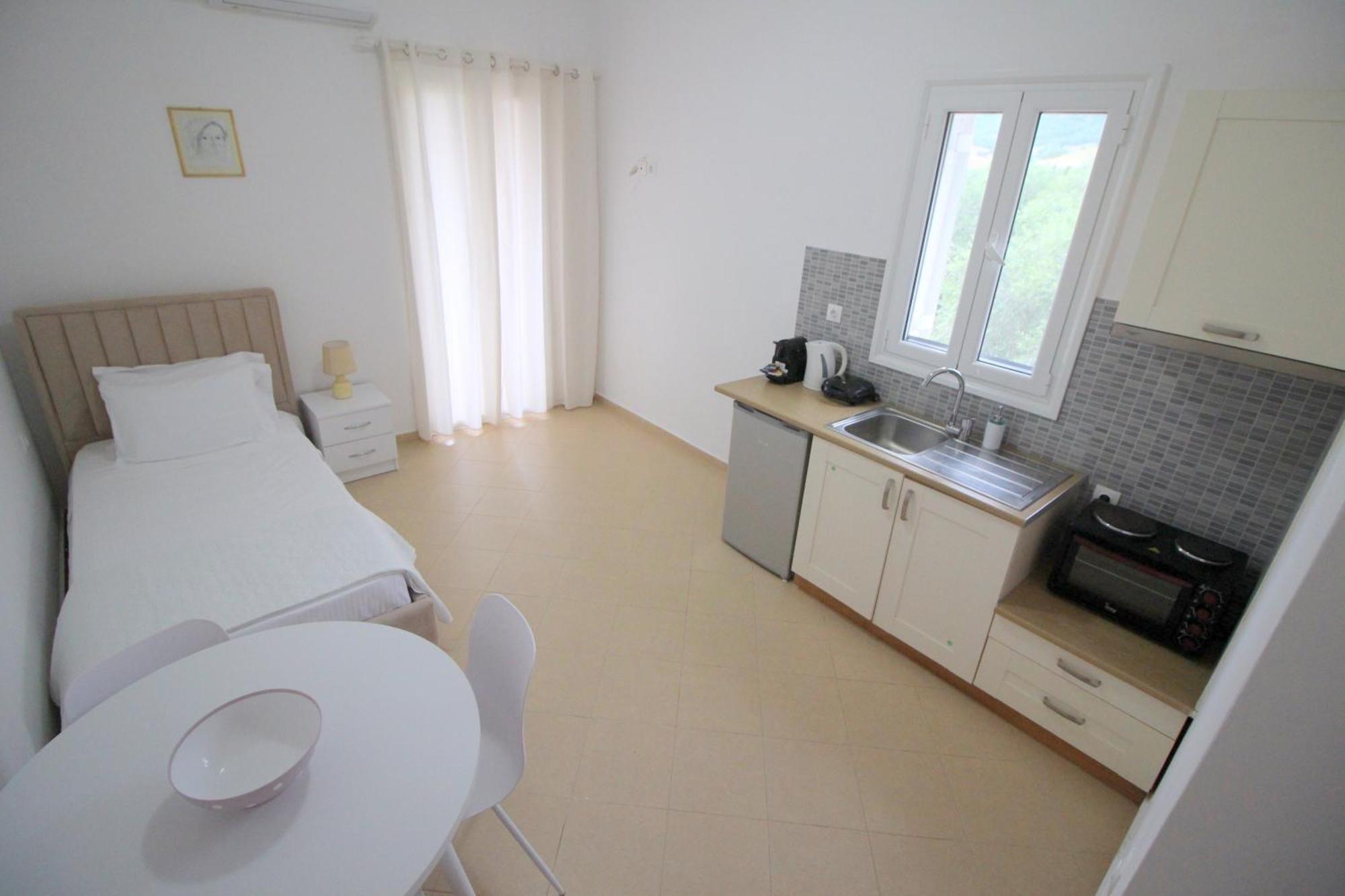 Nefeli'S Apartment Himare Exterior photo