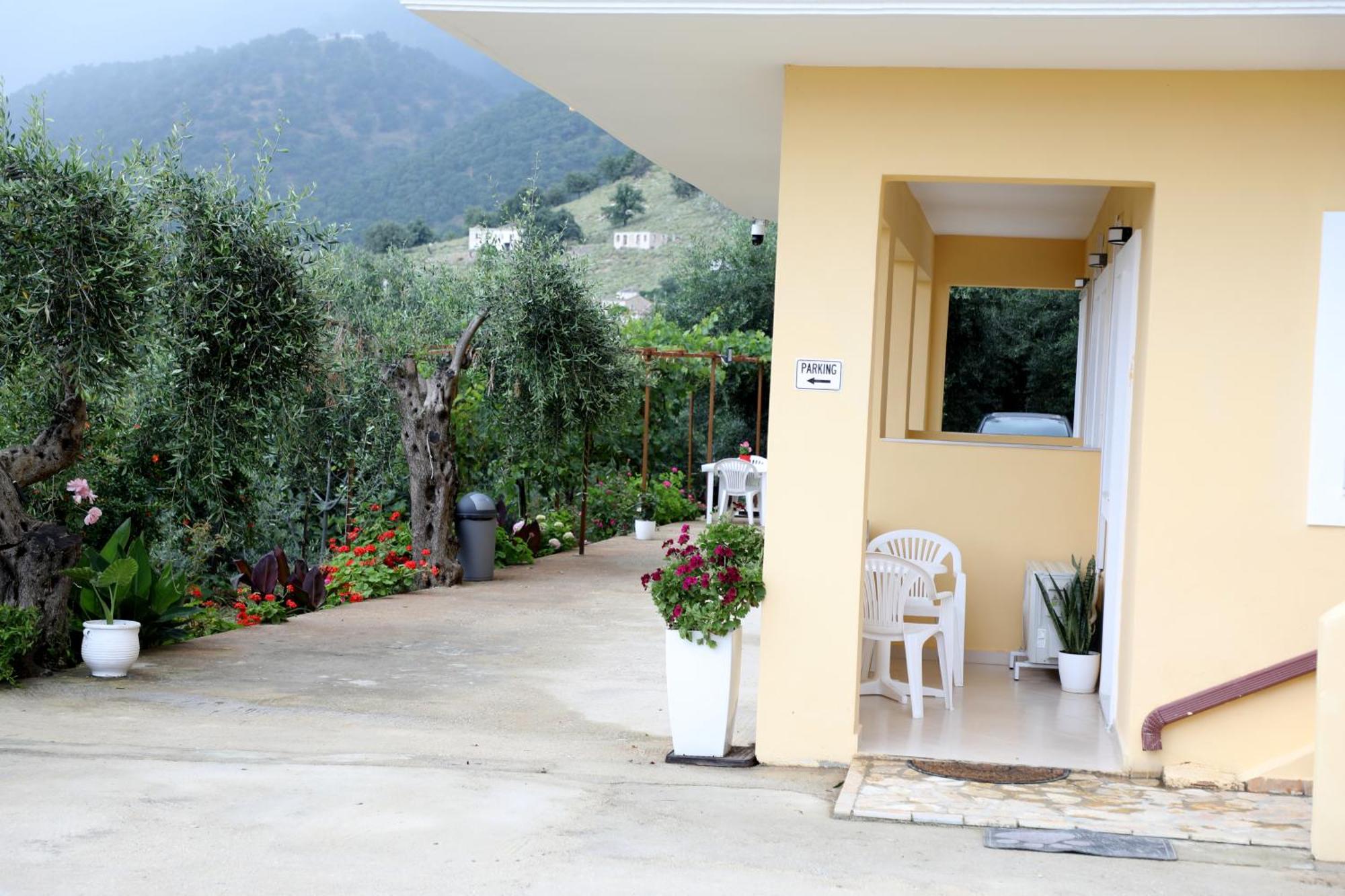 Nefeli'S Apartment Himare Exterior photo
